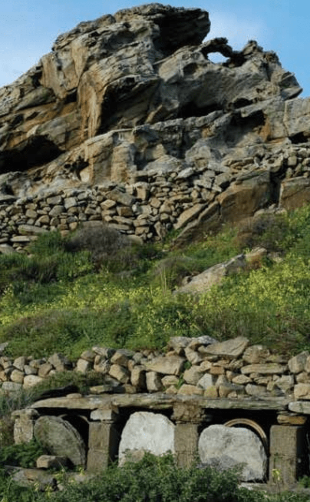 Θεόκτιστα και χειροποίητα: